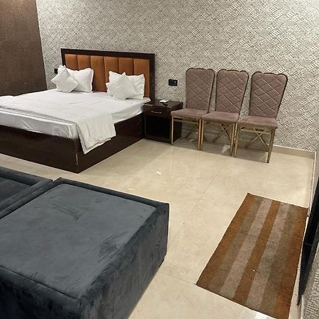 Ceremony Hotel And Banquets Фаридабад Екстериор снимка